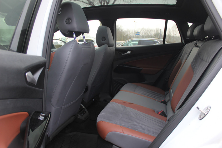 Volkswagen ID.4 Max 77 kWh / Full option! / Trekhaak / Panoramadak / Camera / Head-up / Keyless / 21'' / ACC / Dodehoek / Elektr. stoelen / Massage / Navigatie / Stuurverwarming