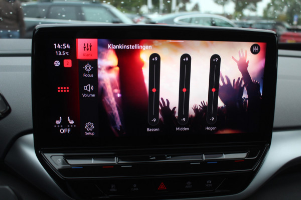 Volkswagen ID.4 Max 77 kWh / Full option! / Trekhaak / Panoramadak / Camera / Head-up / Keyless / 21'' / ACC / Dodehoek / Elektr. stoelen / Massage / Navigatie / Stuurverwarming