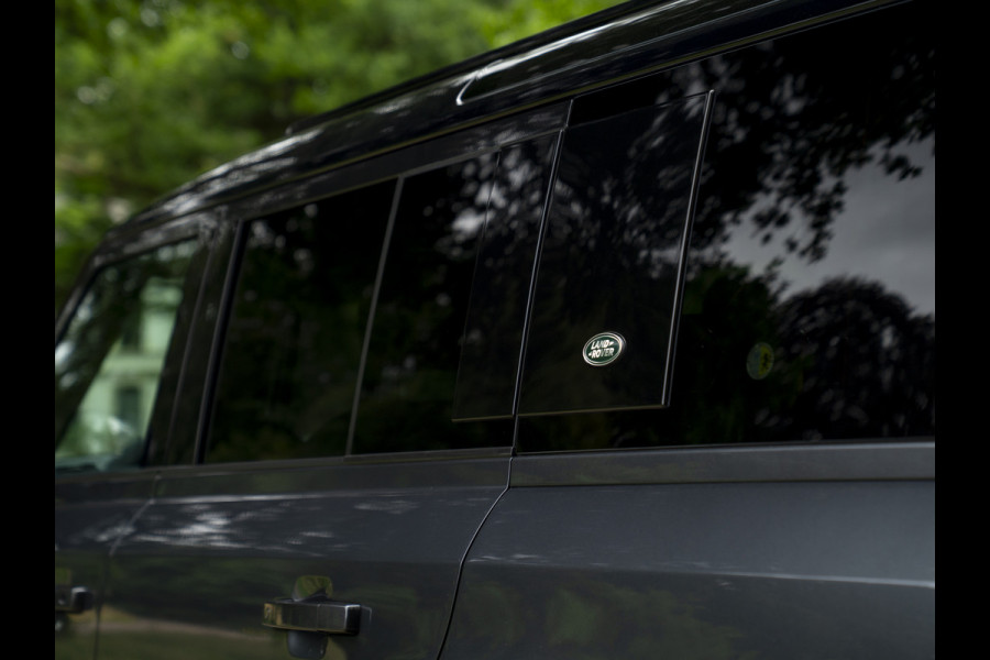 Land Rover Defender 110 3.0 P400 110 X-Dynamic HSE | Pano-dak | Meridian | 1e eigenaar