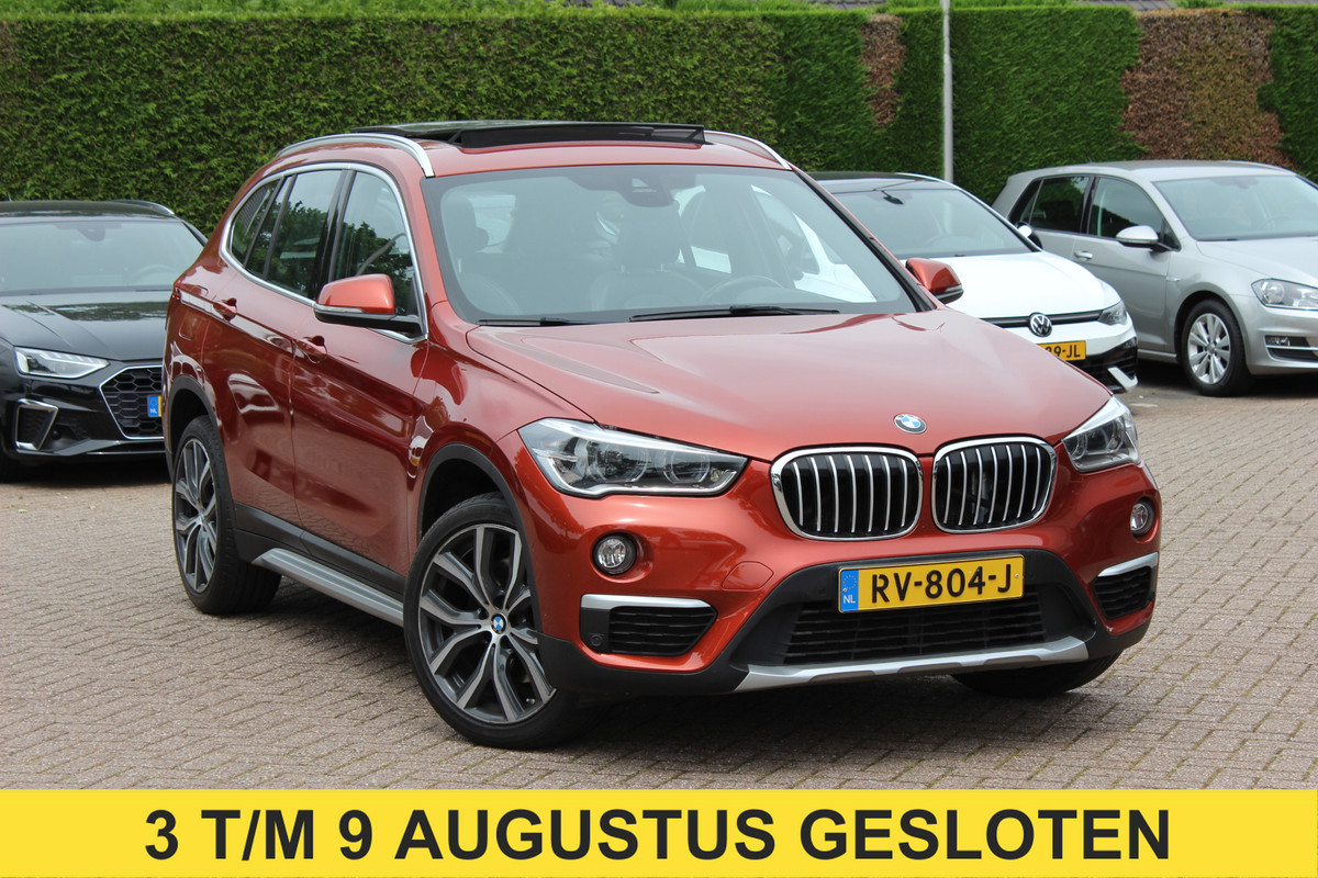 BMW X1 xDrive20i High Exe. / Trekhaak / Panoramadak / Head-up / Leder / 19'' / Navigatie / Stoelverwarming / Sportstoelen / DAB / Cruise Control
