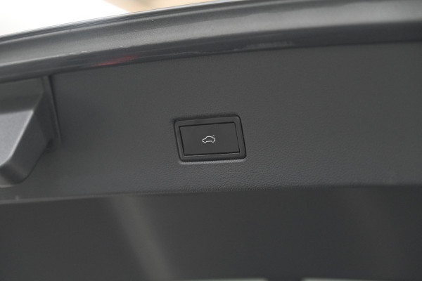 Volkswagen T-Roc 1.0 TSI Style Business 116pk | Trekhaak | Adaptieve Cruise Control | Elektronische Kofferklep | Apple Carplay