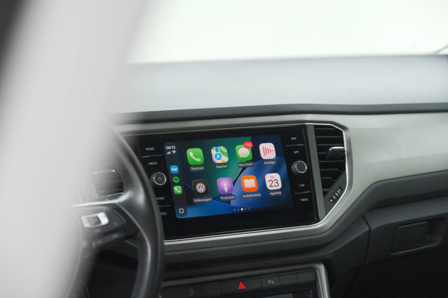 Volkswagen T-Roc 1.0 TSI Style Business 116pk | Trekhaak | Adaptieve Cruise Control | Elektronische Kofferklep | Apple Carplay