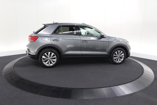 Volkswagen T-Roc 1.0 TSI Style Business 116pk | Trekhaak | Adaptieve Cruise Control | Elektronische Kofferklep | Apple Carplay