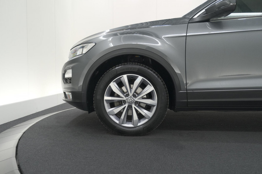 Volkswagen T-Roc 1.0 TSI Style Business 116pk | Trekhaak | Adaptieve Cruise Control | Elektronische Kofferklep | Apple Carplay