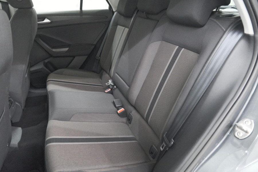 Volkswagen T-Roc 1.0 TSI Style Business 116pk | Trekhaak | Adaptieve Cruise Control | Elektronische Kofferklep | Apple Carplay