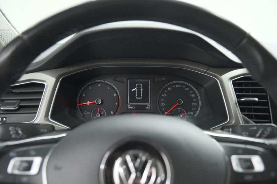 Volkswagen T-Roc 1.0 TSI Style Business 116pk | Trekhaak | Adaptieve Cruise Control | Elektronische Kofferklep | Apple Carplay
