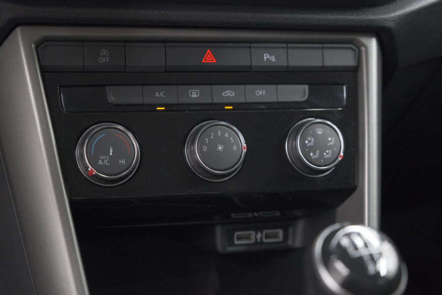 Volkswagen T-Roc 1.0 TSI Style Business 116pk | Trekhaak | Adaptieve Cruise Control | Elektronische Kofferklep | Apple Carplay