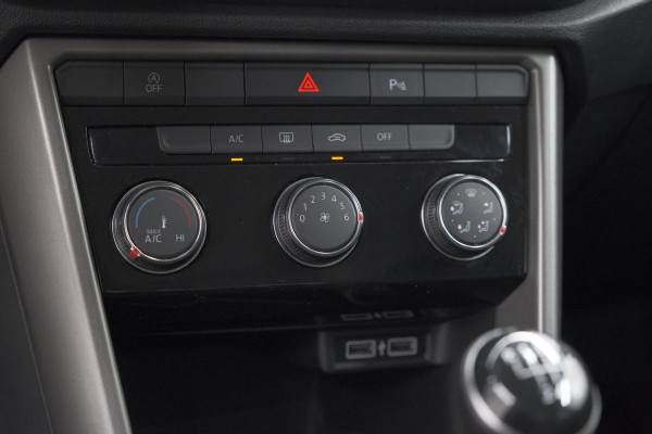 Volkswagen T-Roc 1.0 TSI Style Business 116pk | Trekhaak | Adaptieve Cruise Control | Elektronische Kofferklep | Apple Carplay