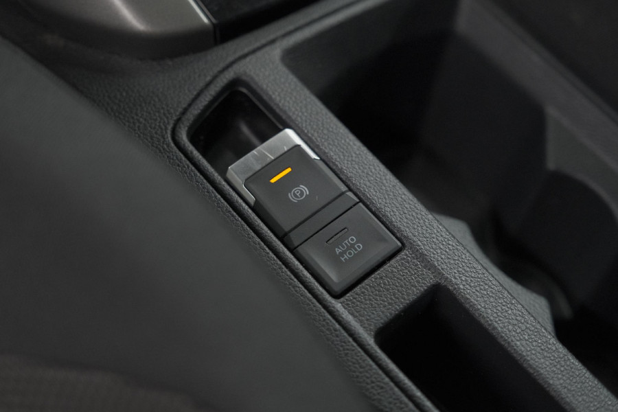 Volkswagen T-Roc 1.0 TSI Style Business 116pk | Trekhaak | Adaptieve Cruise Control | Elektronische Kofferklep | Apple Carplay