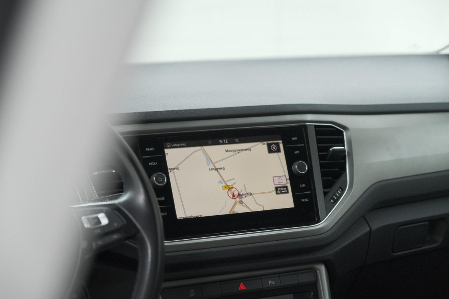 Volkswagen T-Roc 1.0 TSI Style Business 116pk | Trekhaak | Adaptieve Cruise Control | Elektronische Kofferklep | Apple Carplay