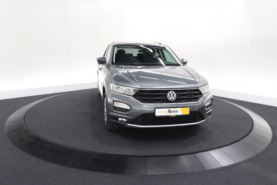 Volkswagen T-Roc 1.0 TSI Style Business 116pk | Trekhaak | Adaptieve Cruise Control | Elektronische Kofferklep | Apple Carplay