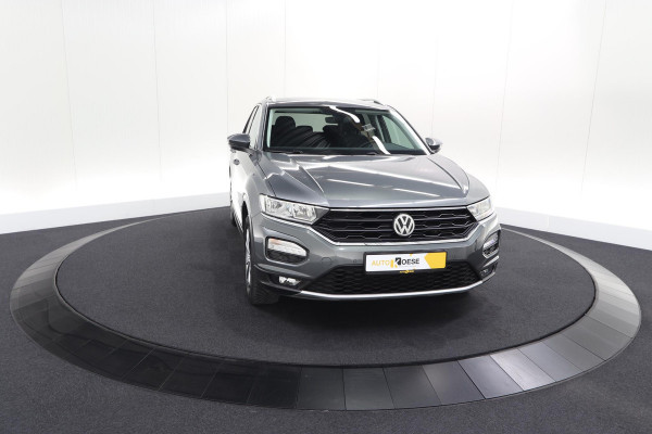 Volkswagen T-Roc 1.0 TSI Style Business 116pk | Trekhaak | Adaptieve Cruise Control | Elektronische Kofferklep | Apple Carplay