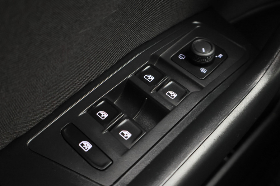Volkswagen T-Roc 1.5 TSI DSG Life Business Virtual Cockpit, ACC, Apple Carplay, LED, DAB, Rijstrooksensor, PDC, 17''