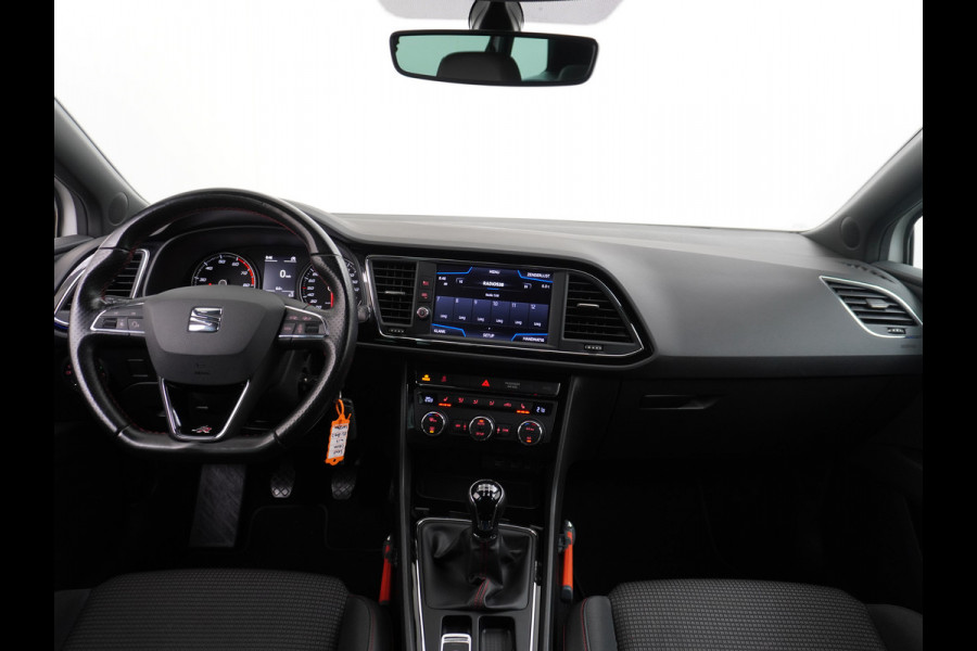 Seat Leon ST 1.5T 131pk FR Trekhaak Stoelverwarming Navi via Apple Carplay/Android Auto Navi Lmv 17" Dual-ECC Privacy Glass DAB Cruise Con Winterpack Sportstoelen Licht+Regensensor Isofix 1.400KG Trekgewicht Origineel Nederlandse Auto