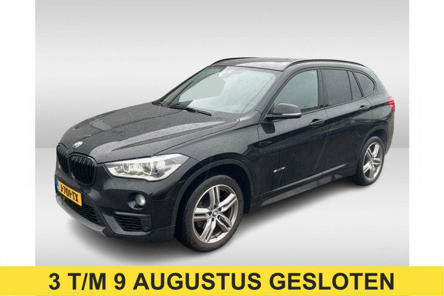 BMW X1 sDrive18i High Executive / Panoramadak / Leder / Head-up / Parkeerhulp V+A / Navigatie / 17'' / Stoelverwarming / Cruise Control