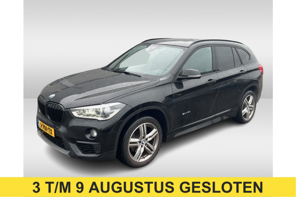 BMW X1 sDrive18i High Executive / Panoramadak / Leder / Head-up / Parkeerhulp V+A / Navigatie / 17'' / Stoelverwarming / Cruise Control
