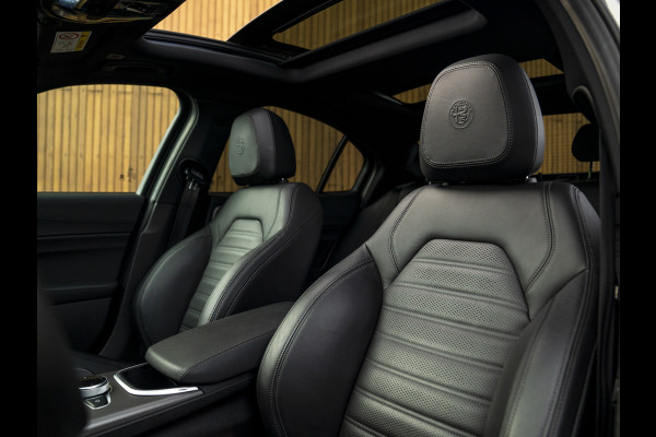 Alfa Romeo Giulia 2.0T Veloce 280pk AWD Full Option! | Pano-dak | Harman/Kardon | Ragazzon | Adapt. cruise | CarPlay