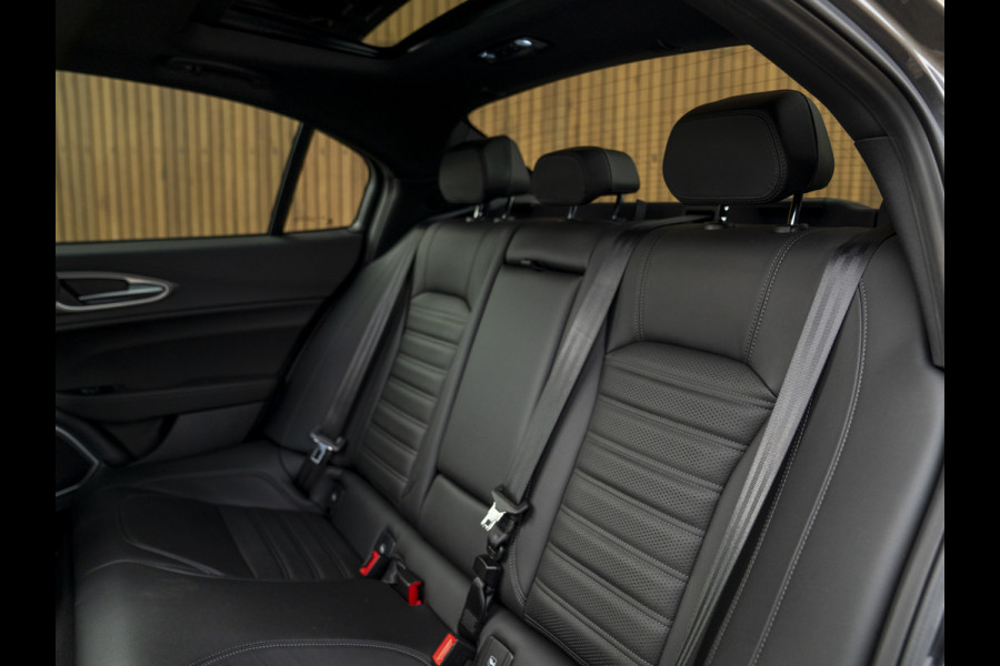 Alfa Romeo Giulia 2.0T Veloce 280pk AWD Full Option! | Pano-dak | Harman/Kardon | Ragazzon | Adapt. cruise | CarPlay