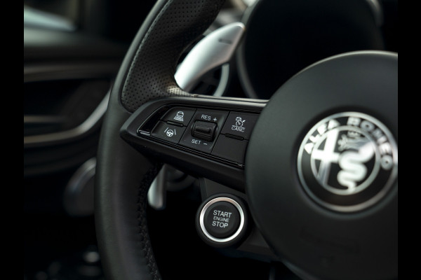 Alfa Romeo Giulia 2.0T Veloce 280pk AWD Full Option! | Pano-dak | Harman/Kardon | Ragazzon | Adapt. cruise | CarPlay