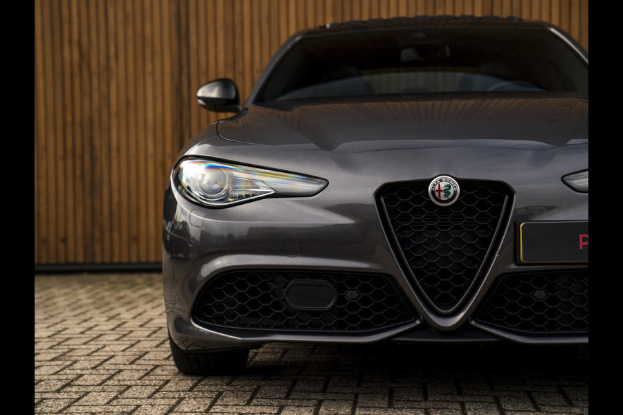 Alfa Romeo Giulia 2.0T Veloce 280pk AWD Full Option! | Pano-dak | Harman/Kardon | Ragazzon | Adapt. cruise | CarPlay
