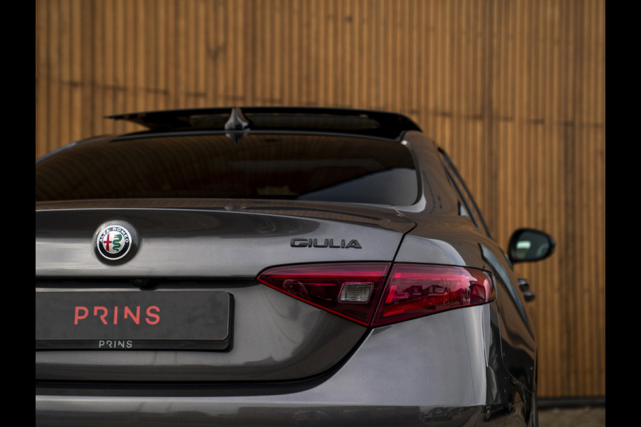 Alfa Romeo Giulia 2.0T Veloce 280pk AWD Full Option! | Pano-dak | Harman/Kardon | Ragazzon | Adapt. cruise | CarPlay