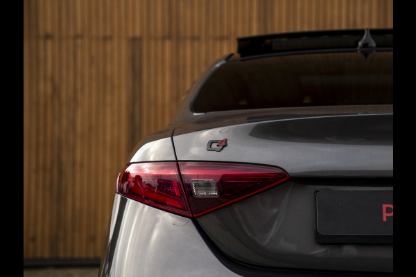 Alfa Romeo Giulia 2.0T Veloce 280pk AWD Full Option! | Pano-dak | Harman/Kardon | Ragazzon | Adapt. cruise | CarPlay