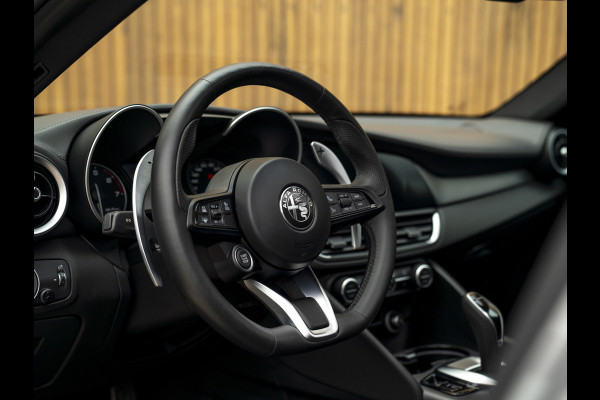 Alfa Romeo Giulia 2.0T Veloce 280pk AWD Full Option! | Pano-dak | Harman/Kardon | Ragazzon | Adapt. cruise | CarPlay