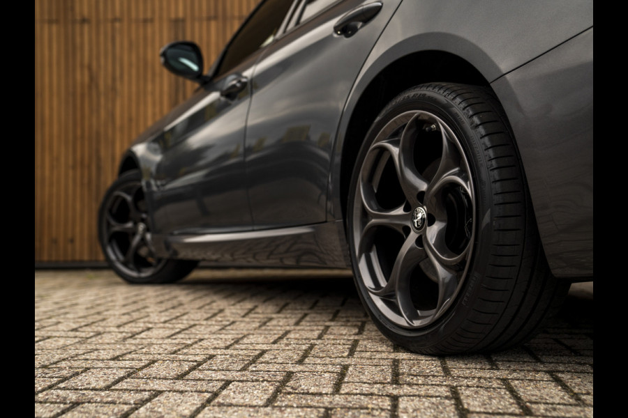 Alfa Romeo Giulia 2.0T Veloce 280pk AWD Full Option! | Pano-dak | Harman/Kardon | Ragazzon | Adapt. cruise | CarPlay