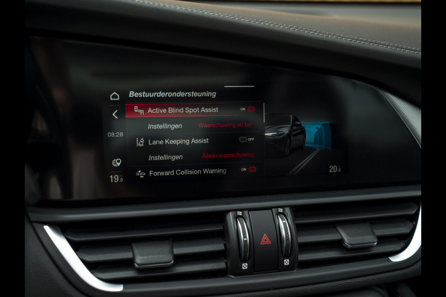 Alfa Romeo Giulia 2.0T Veloce 280pk AWD Full Option! | Pano-dak | Harman/Kardon | Ragazzon | Adapt. cruise | CarPlay