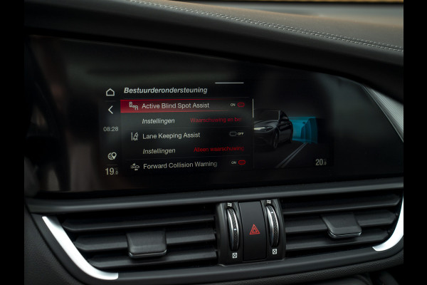 Alfa Romeo Giulia 2.0T Veloce 280pk AWD Full Option! | Pano-dak | Harman/Kardon | Ragazzon | Adapt. cruise | CarPlay