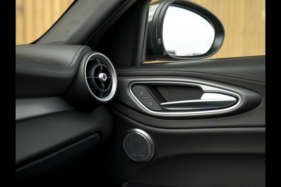 Alfa Romeo Giulia 2.0T Veloce 280pk AWD Full Option! | Pano-dak | Harman/Kardon | Ragazzon | Adapt. cruise | CarPlay