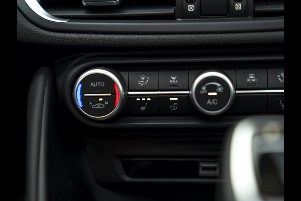 Alfa Romeo Giulia 2.0T Veloce 280pk AWD Full Option! | Pano-dak | Harman/Kardon | Ragazzon | Adapt. cruise | CarPlay