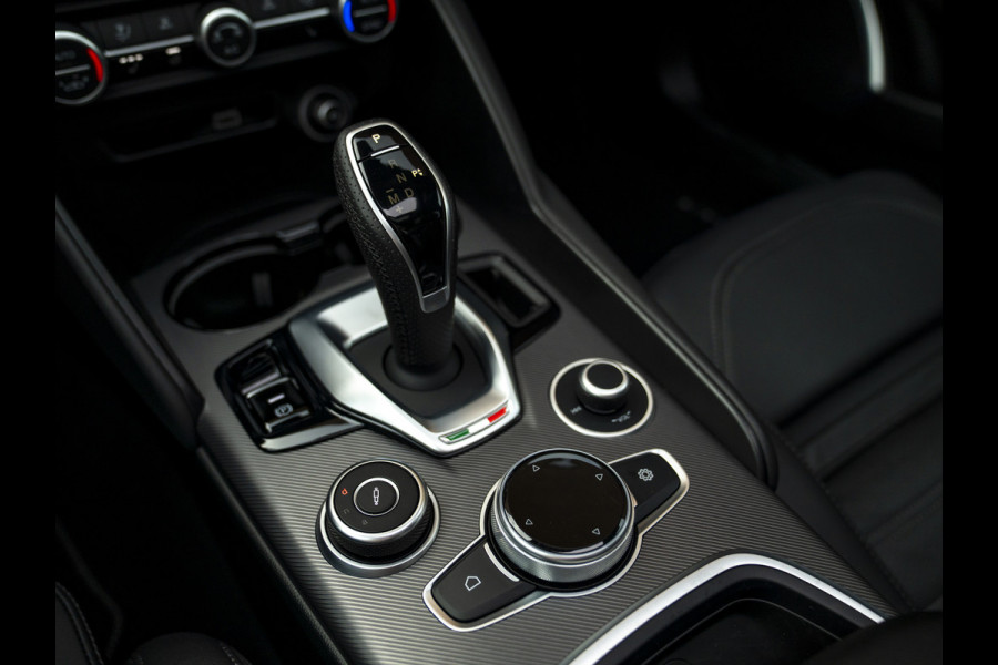 Alfa Romeo Giulia 2.0T Veloce 280pk AWD Full Option! | Pano-dak | Harman/Kardon | Ragazzon | Adapt. cruise | CarPlay