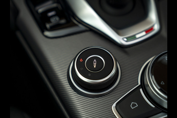 Alfa Romeo Giulia 2.0T Veloce 280pk AWD Full Option! | Pano-dak | Harman/Kardon | Ragazzon | Adapt. cruise | CarPlay