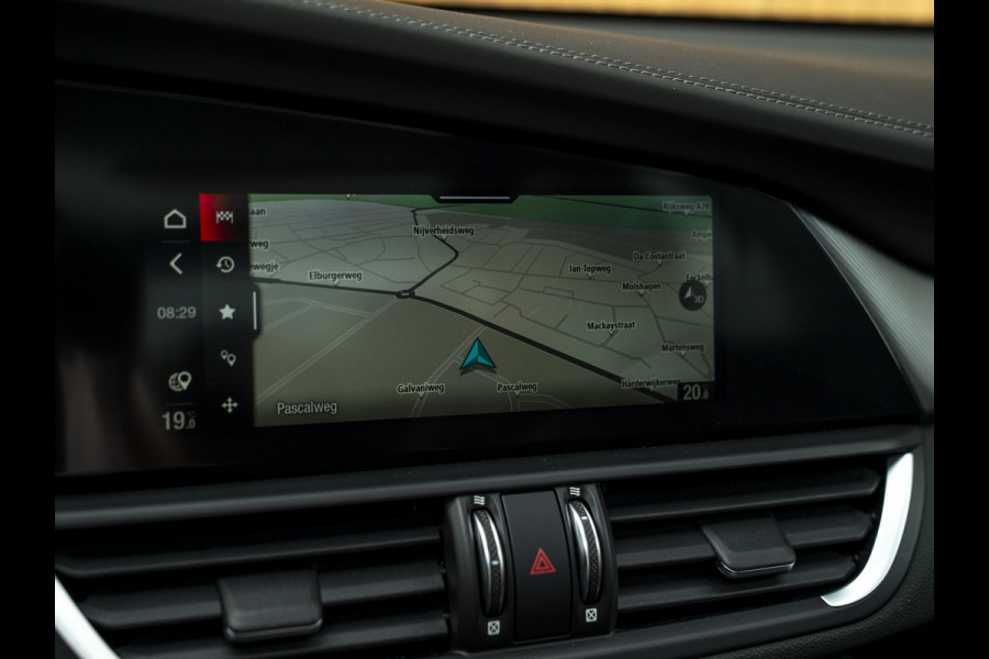 Alfa Romeo Giulia 2.0T Veloce 280pk AWD Full Option! | Pano-dak | Harman/Kardon | Ragazzon | Adapt. cruise | CarPlay