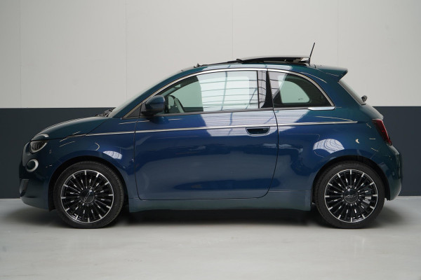 Fiat 500 La Prima 42 kWh | SoH 90,6% | Schuif/kanteldak | Carplay | Adaptive cruise | Parkeersensoren | Pack winter | Lm velgen