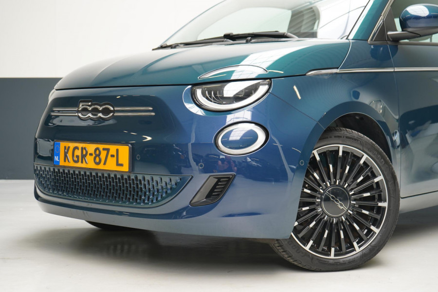 Fiat 500 La Prima 42 kWh | SoH 90,6% | Schuif/kanteldak | Carplay | Adaptive cruise | Parkeersensoren | Pack winter | Lm velgen
