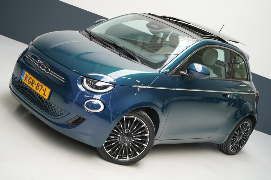 Fiat 500 La Prima 42 kWh | SoH 90,6% | Schuif/kanteldak | Carplay | Adaptive cruise | Parkeersensoren | Pack winter | Lm velgen