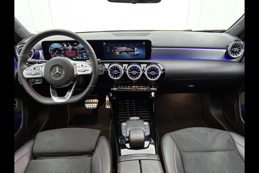 Mercedes-Benz A-Klasse 250 e Business Solution AMG Limited Panoramadak | AMG Line | Night pakket | Stoelverwarming | Achteruitrij camera Inclusief 24 maanden Mercedes-Benz Certified garantie voor Europa.