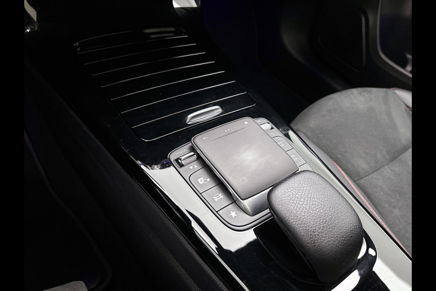 Mercedes-Benz A-Klasse 250 e Business Solution AMG Limited Panoramadak | AMG Line | Night pakket | Stoelverwarming | Achteruitrij camera Inclusief 24 maanden Mercedes-Benz Certified garantie voor Europa.