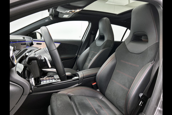 Mercedes-Benz A-Klasse 250 e Business Solution AMG Limited Panoramadak | AMG Line | Night pakket | Stoelverwarming | Achteruitrij camera Inclusief 24 maanden Mercedes-Benz Certified garantie voor Europa.