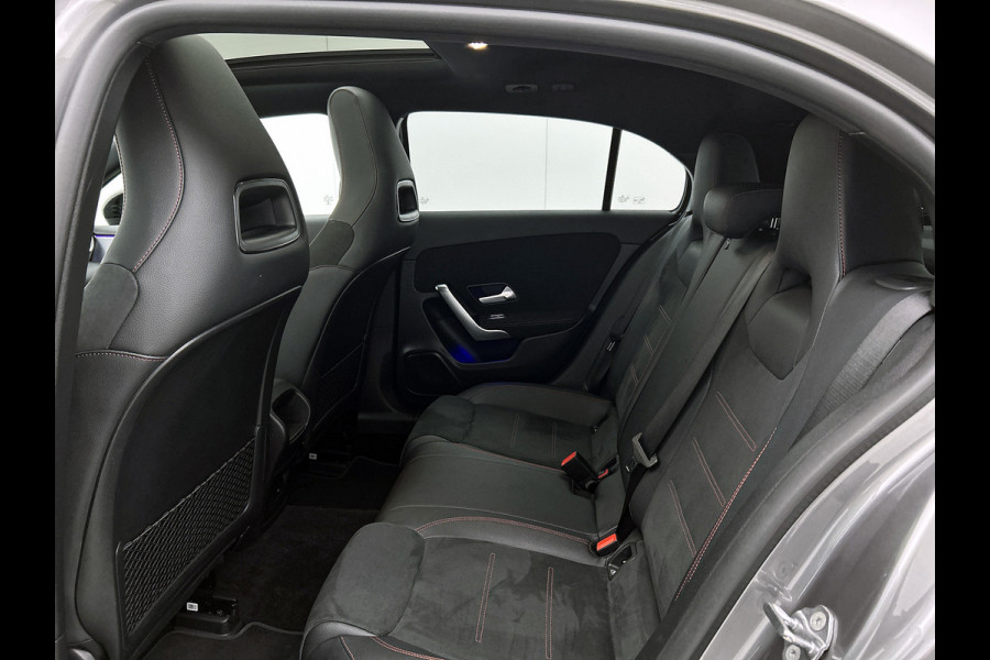Mercedes-Benz A-Klasse 250 e Business Solution AMG Limited Panoramadak | AMG Line | Night pakket | Stoelverwarming | Achteruitrij camera Inclusief 24 maanden Mercedes-Benz Certified garantie voor Europa.
