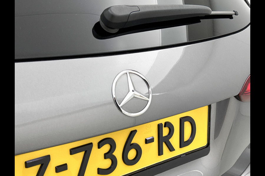 Mercedes-Benz A-Klasse 250 e Business Solution AMG Limited Panoramadak | AMG Line | Night pakket | Stoelverwarming | Achteruitrij camera Inclusief 24 maanden Mercedes-Benz Certified garantie voor Europa.