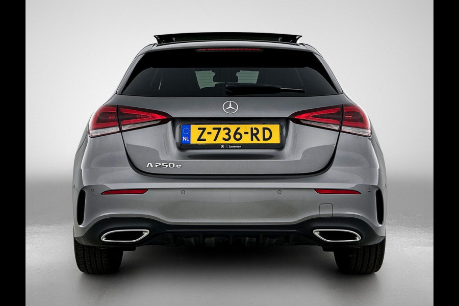 Mercedes-Benz A-Klasse 250 e Business Solution AMG Limited Panoramadak | AMG Line | Night pakket | Stoelverwarming | Achteruitrij camera Inclusief 24 maanden Mercedes-Benz Certified garantie voor Europa.