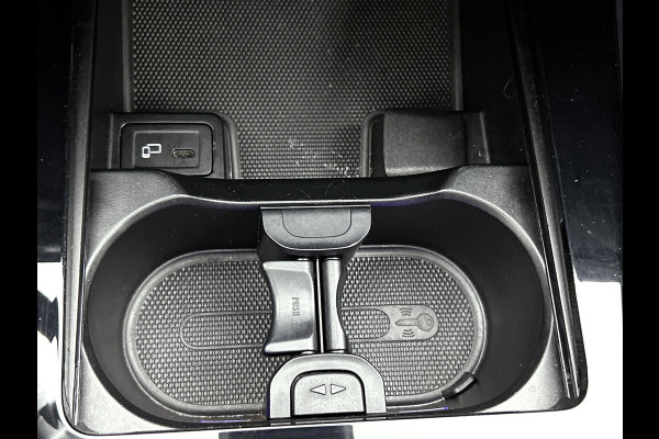 Mercedes-Benz A-Klasse 250 e Business Solution AMG Limited Panoramadak | AMG Line | Night pakket | Stoelverwarming | Achteruitrij camera Inclusief 24 maanden Mercedes-Benz Certified garantie voor Europa.