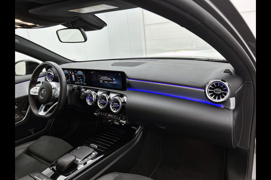 Mercedes-Benz A-Klasse 250 e Business Solution AMG Limited Panoramadak | AMG Line | Night pakket | Stoelverwarming | Achteruitrij camera Inclusief 24 maanden Mercedes-Benz Certified garantie voor Europa.