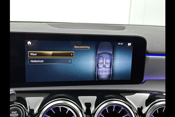 Mercedes-Benz A-Klasse 250 e Business Solution AMG Limited Panoramadak | AMG Line | Night pakket | Stoelverwarming | Achteruitrij camera Inclusief 24 maanden Mercedes-Benz Certified garantie voor Europa.