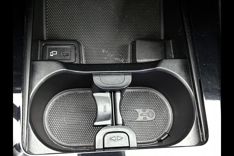 Mercedes-Benz A-Klasse 250 e Business Solution AMG Limited Panoramadak | AMG Line | Night pakket | Stoelverwarming | Achteruitrij camera Inclusief 24 maanden Mercedes-Benz Certified garantie voor Europa.