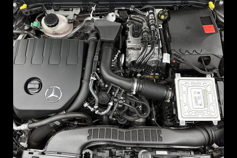 Mercedes-Benz A-Klasse 250 e Business Solution AMG Limited Panoramadak | AMG Line | Night pakket | Stoelverwarming | Achteruitrij camera Inclusief 24 maanden Mercedes-Benz Certified garantie voor Europa.