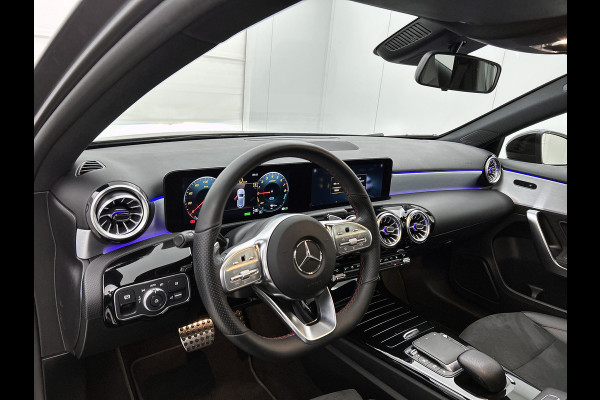 Mercedes-Benz A-Klasse 250 e Business Solution AMG Limited Panoramadak | AMG Line | Night pakket | Stoelverwarming | Achteruitrij camera Inclusief 24 maanden Mercedes-Benz Certified garantie voor Europa.